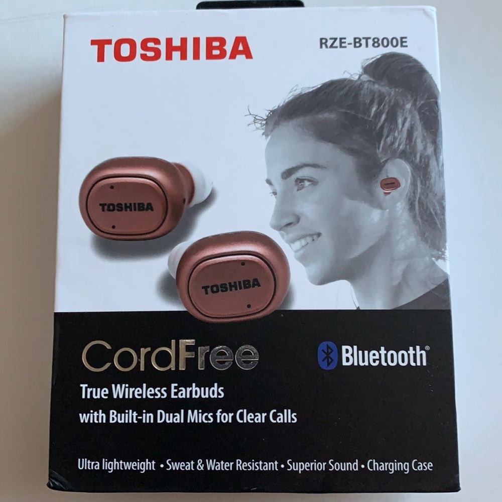 NWOT Toshiba ear buds